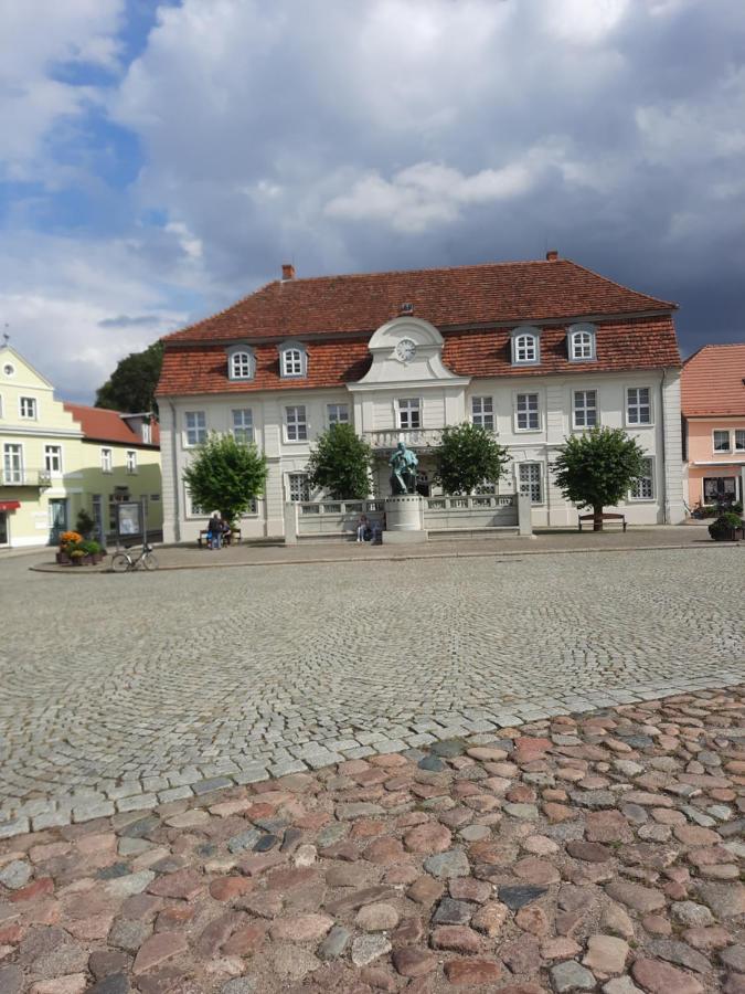 Ferienwohnung Am Schloss ロイターシュタット・シュターヴェンハーゲン エクステリア 写真